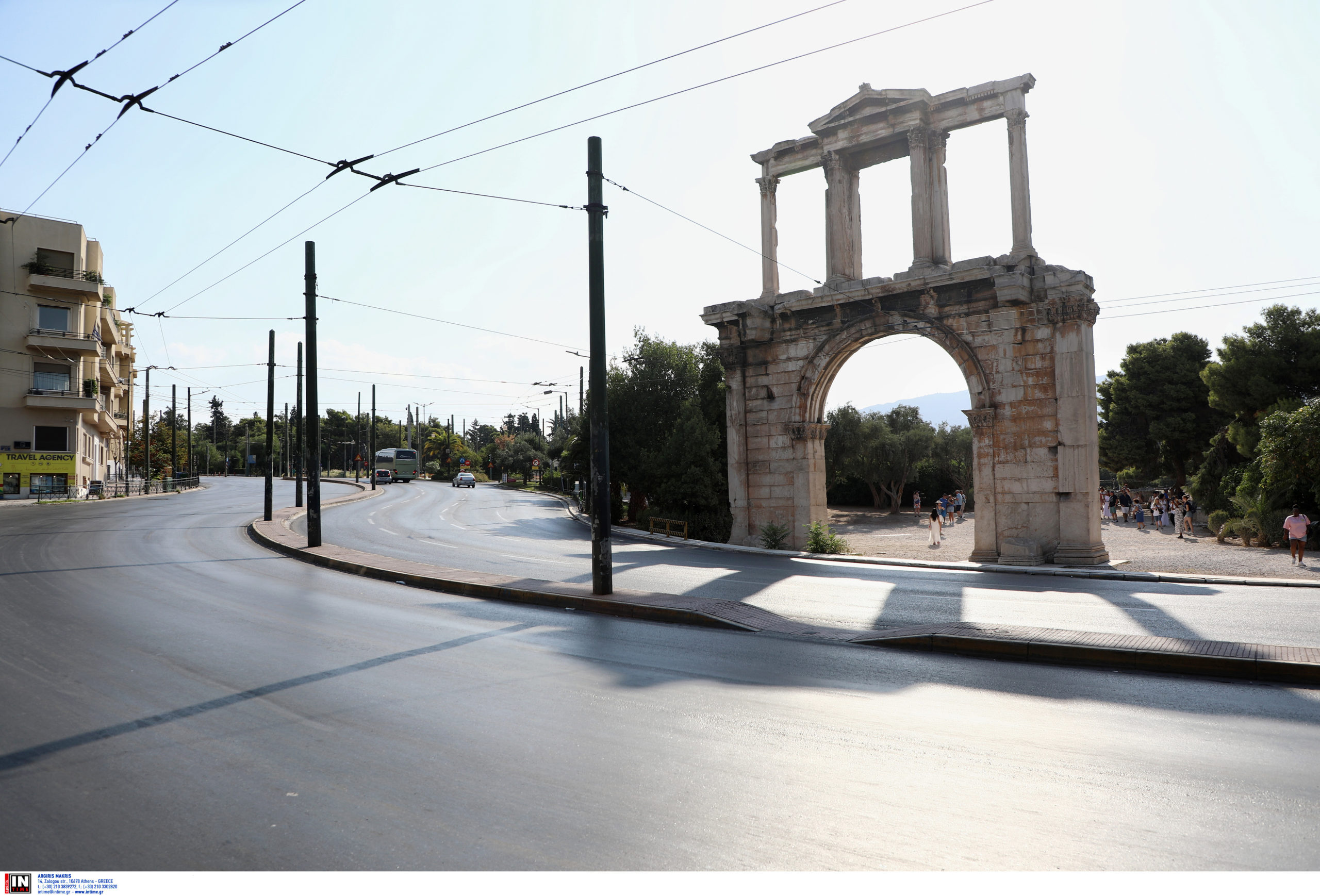 Δεκαπενταύγουστος: Έρημη πόλη η Αθήνα – Εικόνες από το άδειο και ήσυχο κέντρο της πόλης