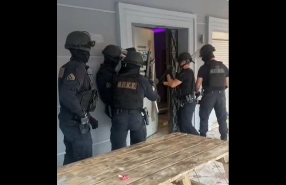 Δυτική Αττική: Βίντεο από την αστυνομική επιχείρηση για την αντιμετώπιση της εγκληματικότητας