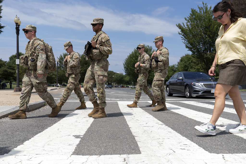 «Ο Ντόναλντ Τραμπ κατασκευάζει κρίσεις για να στείλει στρατεύματα της εθνοφρουράς σε πόλεις που κυβερνούν δημοκρατικοί» – Τι καταγγέλλει η αντιπολίτευση στις ΗΠΑ