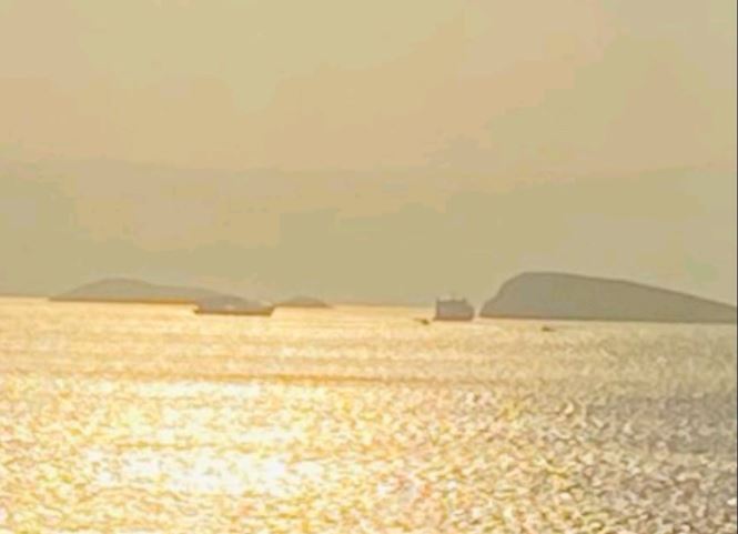 Συναγερμός στην Εύβοια: Φέρι μποτ με 105 επιβάτες προσάραξε σε βραχονησίδα – Σε εξέλιξη η μεταφορά τους σε ιδιωτικά σκάφη