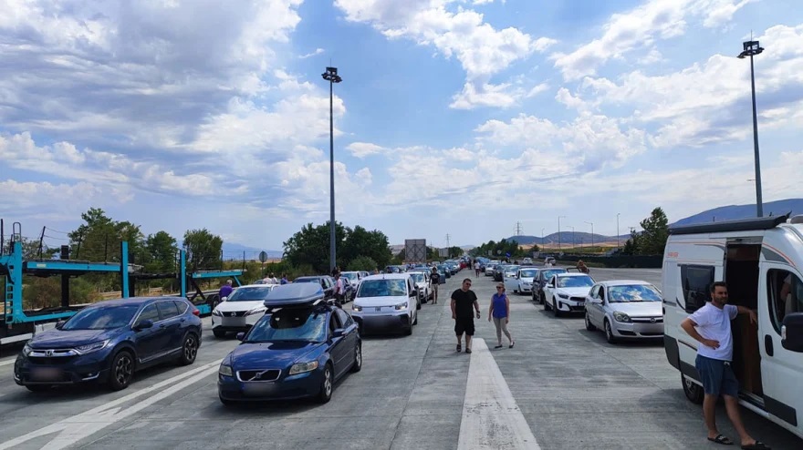 Φωτιά, Λάρισα, οχήματα, ουρές