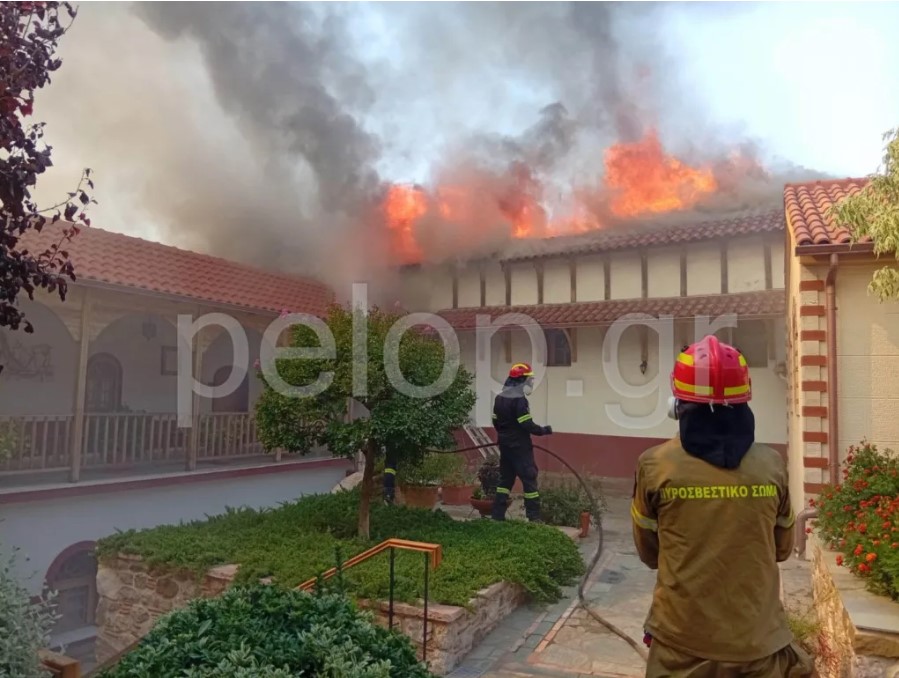 Φωτιά στην Πάτρα: Καίγεται το μοναστήρι του Αγίου Νικολάου