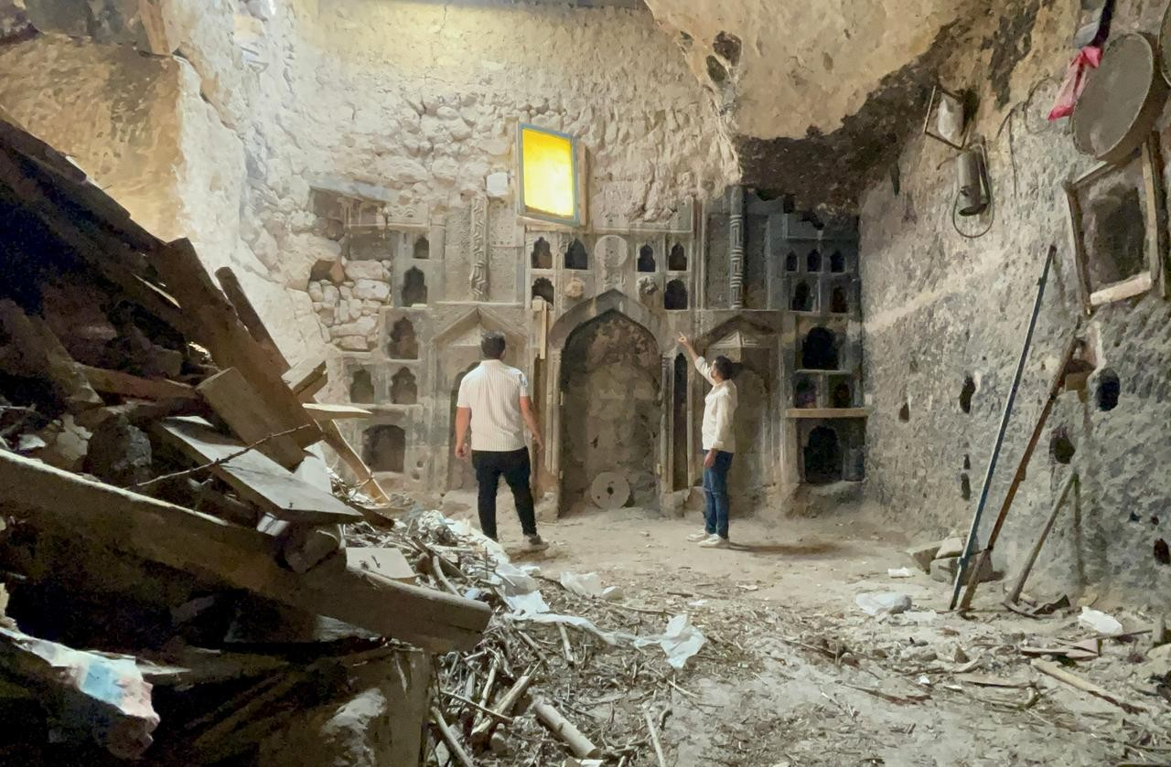 Ιστορικοί τέχνης ανακάλυψαν έναν λατρευτικό χώρο 600 ετών που φαίνεται ν' ανάγεται στον Τουρκό - Ισλαμικό πολιτισμό, στο εσωτερικό ενός πετρόχτιστου αποθηκευτικού χώρου ξυλείας στην Ιργκίπ (Προκόπι) της Νεάπολης (Νεβσεχίρ). Φωτογραφία: ΑΑ