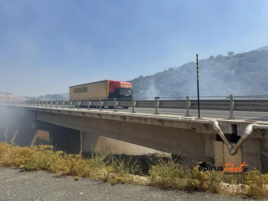 Φωτιά στην Πρέβεζα: Δόθηκε σε κυκλοφορία η Ιόνια, κλειστή η Εθνική Οδός