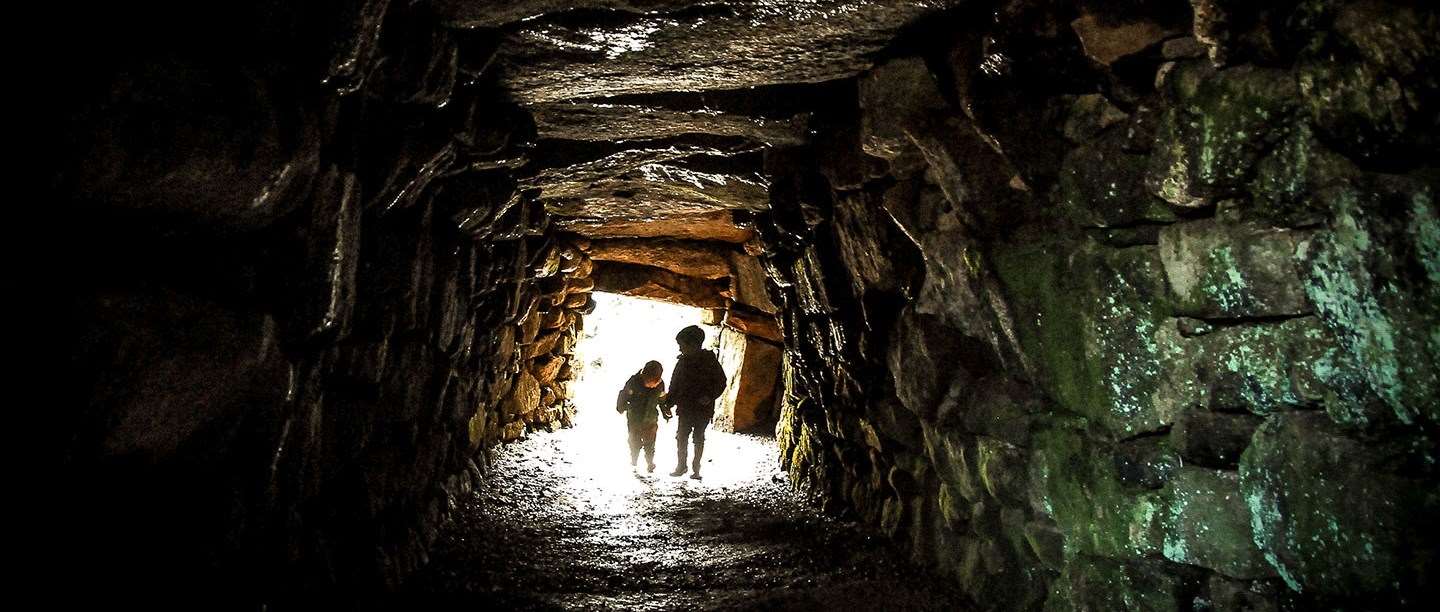 Μυστήριο με εγκαταλελειμμένο χωριό που ρημάζει εδώ και 1.000 χρόνια – Η είσοδος γίνεται μόνο μέσα από ένα τούνελ που είναι κρυμμένο σε σπηλιά