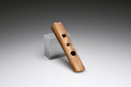 Οστέινο φλάουτο (17ος/18ος αιώνας) μήκους 7.3 εκατοστών. Φωτογραφία: Υπηρεσία για τη Συντήρηση Μνημείων του Βερολίνου, Julia-Marlen Schiefelbein 