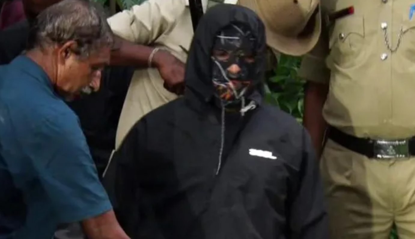 Ινδία: Συνελήφθη άνδρας που κατήγγειλε ότι εκατοντάδες γυναίκες βιάστηκαν και θάφτηκαν σε ναό – Εντοπίστηκαν ανθρώπινα λείψανα