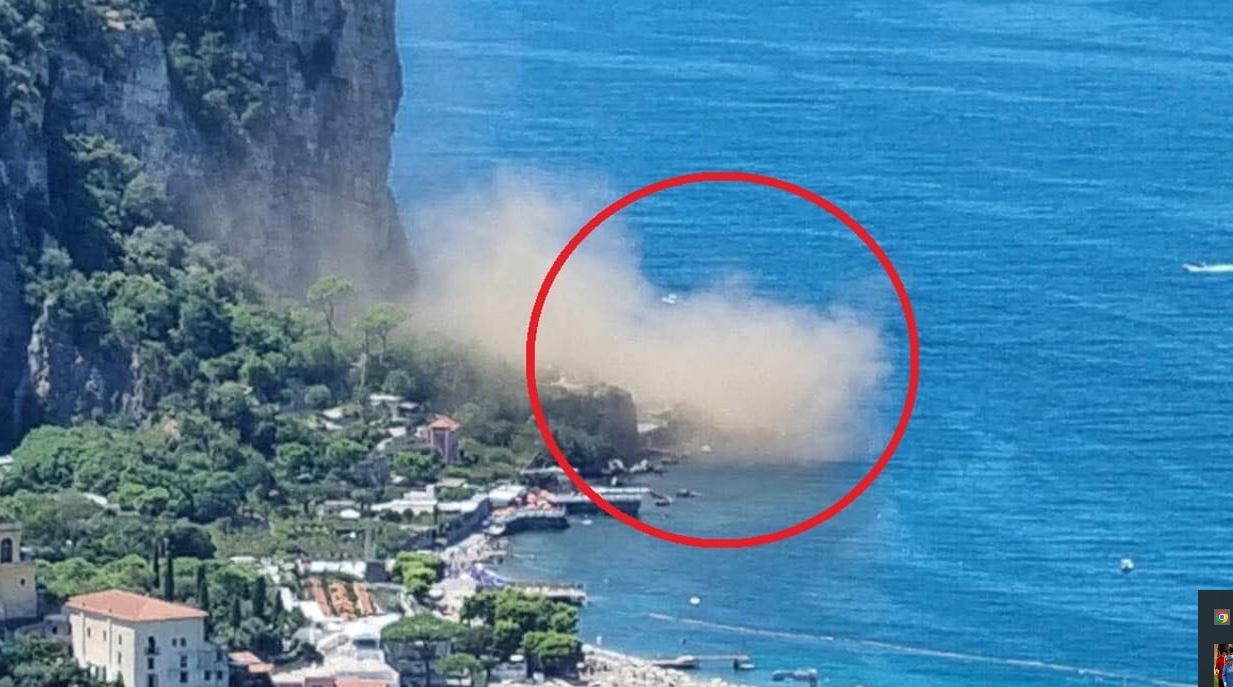 Βίντεο: Κατολίσθηση σε δημοφιλή παραλία στην νότια Ιταλία