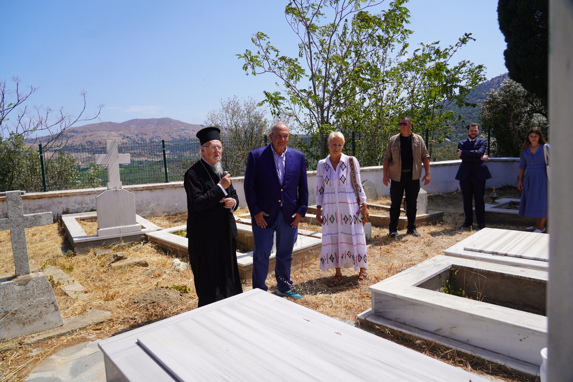 Οικουμενικό Πατριαρχείο: Ο κ.κ. Βαρθολομαίος υποδέχθηκε στο χωριό του στην Ίμβρο τον πρώην πρωθυπουργό Κώστα Καραμανλή