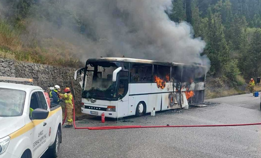 Κέρκυρα, φωτιά, λεωφορείο