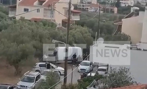 Κιάτο: Βίντεο ντοκουμέντο από την επιχείρηση της ΕΛ.ΑΣ. στο σπίτι-οπλοστάσιο απόστρατου της Πολεμικής Αεροπορίας