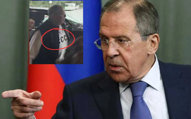 Έφτασε στην Αλάσκα ο Σεργκέι Λαβρόφ – Η μπλούζα με τα αρχικά της Σοβιετικής Ένωσης που φορούσε