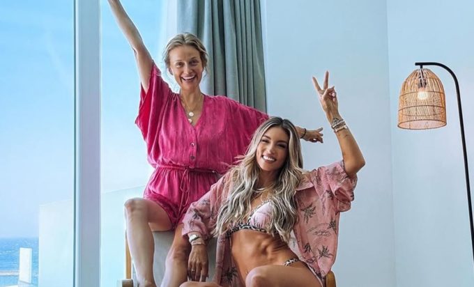 Λένα Δροσάκη Αθηνά Οικονομάκου