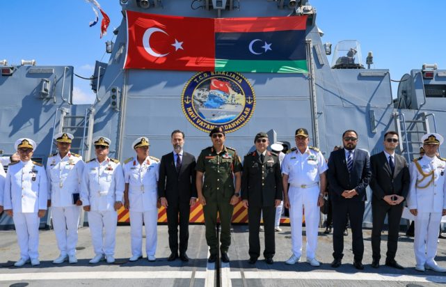 ΛΙΒΥΗ ΚΑΛΙΝ