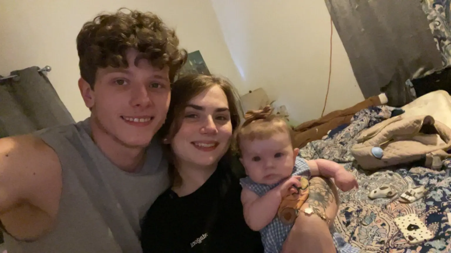 Ο Μάθιου Γουίλσον και η Αντριάνα Γουίλιαμς με την κόρη τους, Γουέσλιν.Facebook