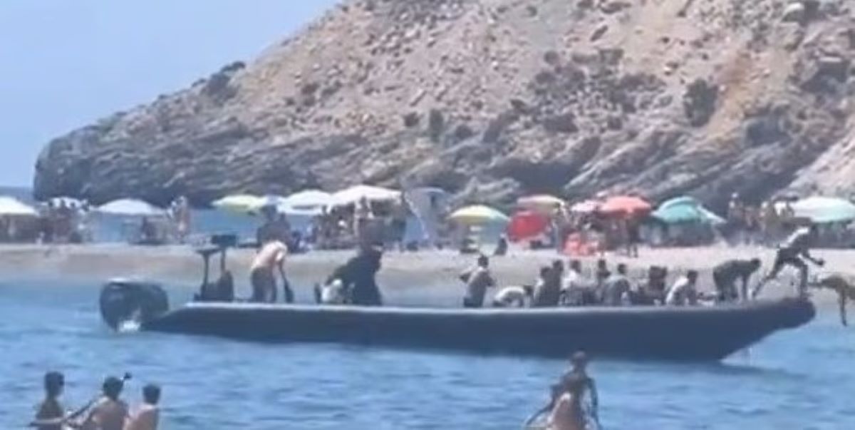 Ισπανία: Τουρίστες «συλλαμβάνουν» μετανάστες που έφτασαν με φουσκωτό σε παραλία