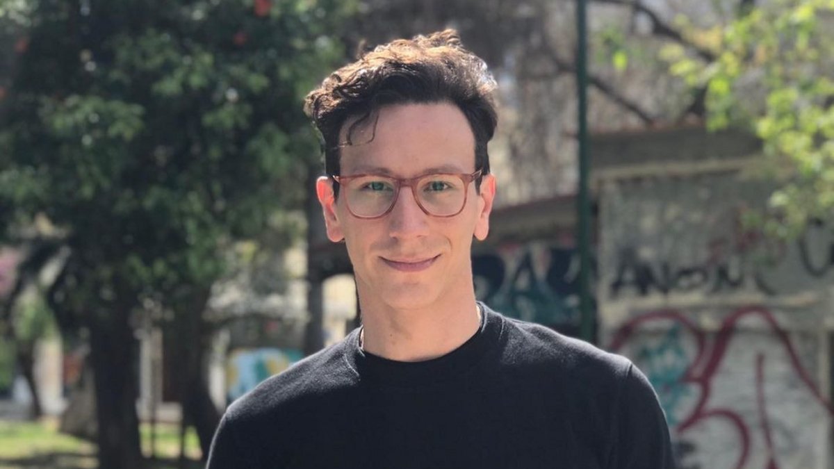 Μιχάλης Σαράντης: «Είχα την ενοχή ότι έχω περισσότερα από τους φίλους μου, που δεν είχαν καθόλου»