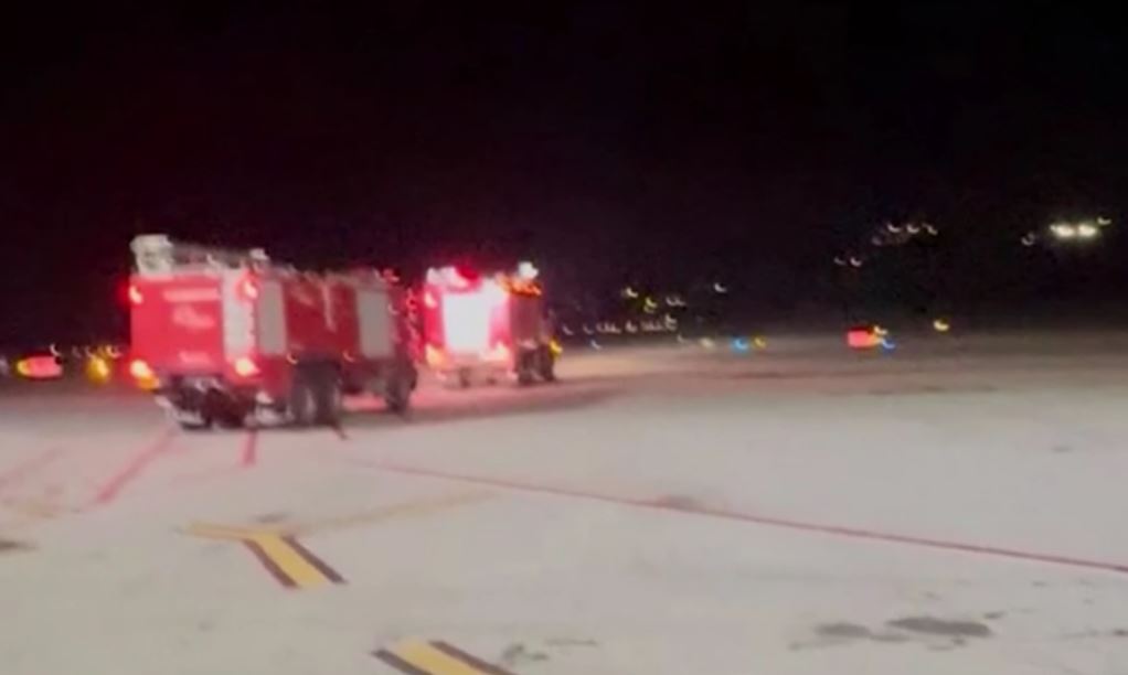 Μύκονος: Αναγκαστική προσγείωση ελικοφόρου αεροσκάφους έπειτα από ένδειξη καπνού