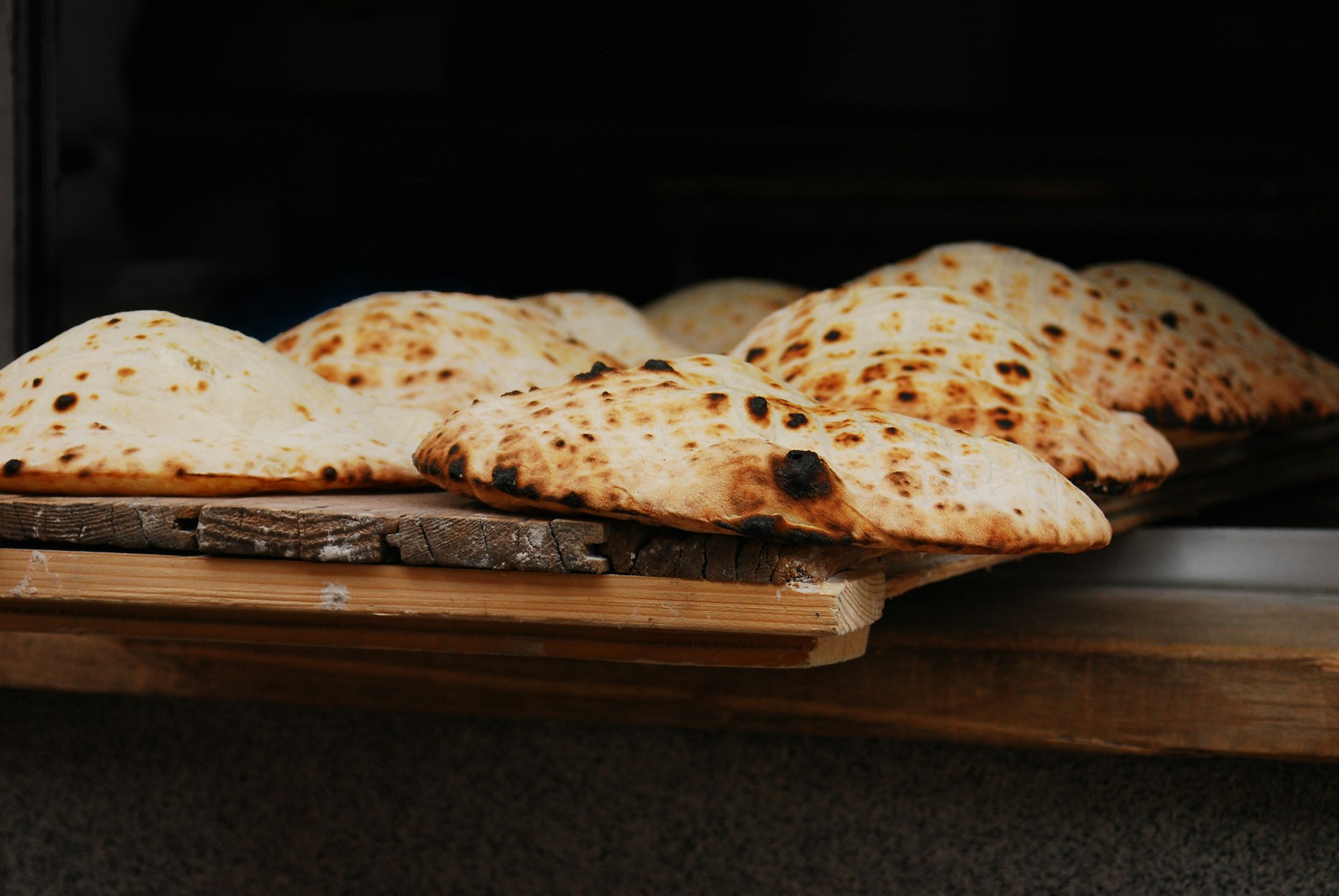 Η συνταγή 3 συστατικών για φανταστικό flatbread – Αναβαθμίζουν κάθε γεύμα σε λίγα λεπτά