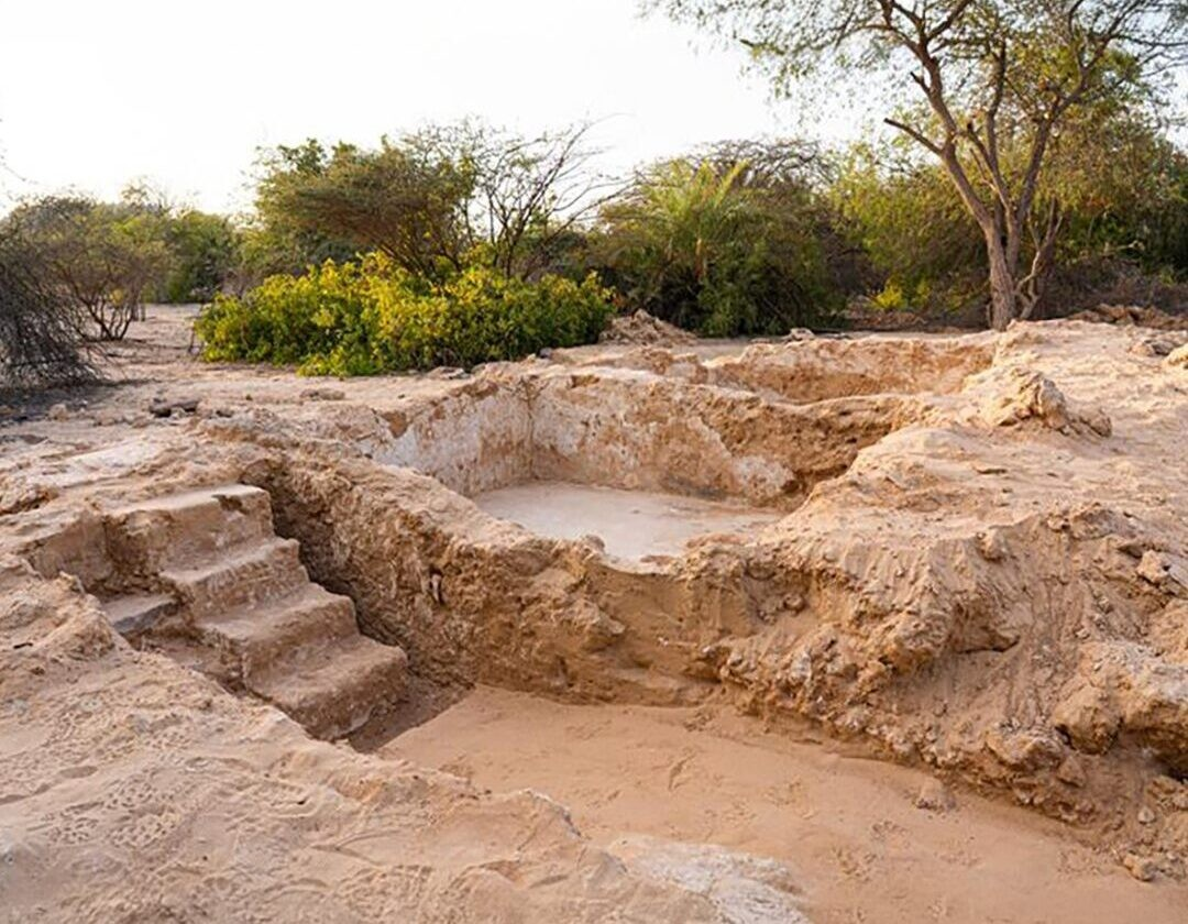 Ανακαλύφθηκε χριστιανικός σταυρός αρχαιότερος των 1.400 ετών σε νησί του Άμπου Ντάμπι. Φωτογραφία: Department of Culture and Tourism – Abu Dhabi