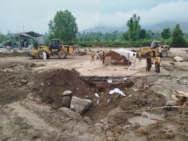 Πακιστάν: Τουλάχιστον 320 νεκροί σε ένα 48ωρο λόγω των καταρρακτωδών βροχών και των πλημμυρών στη χώρα