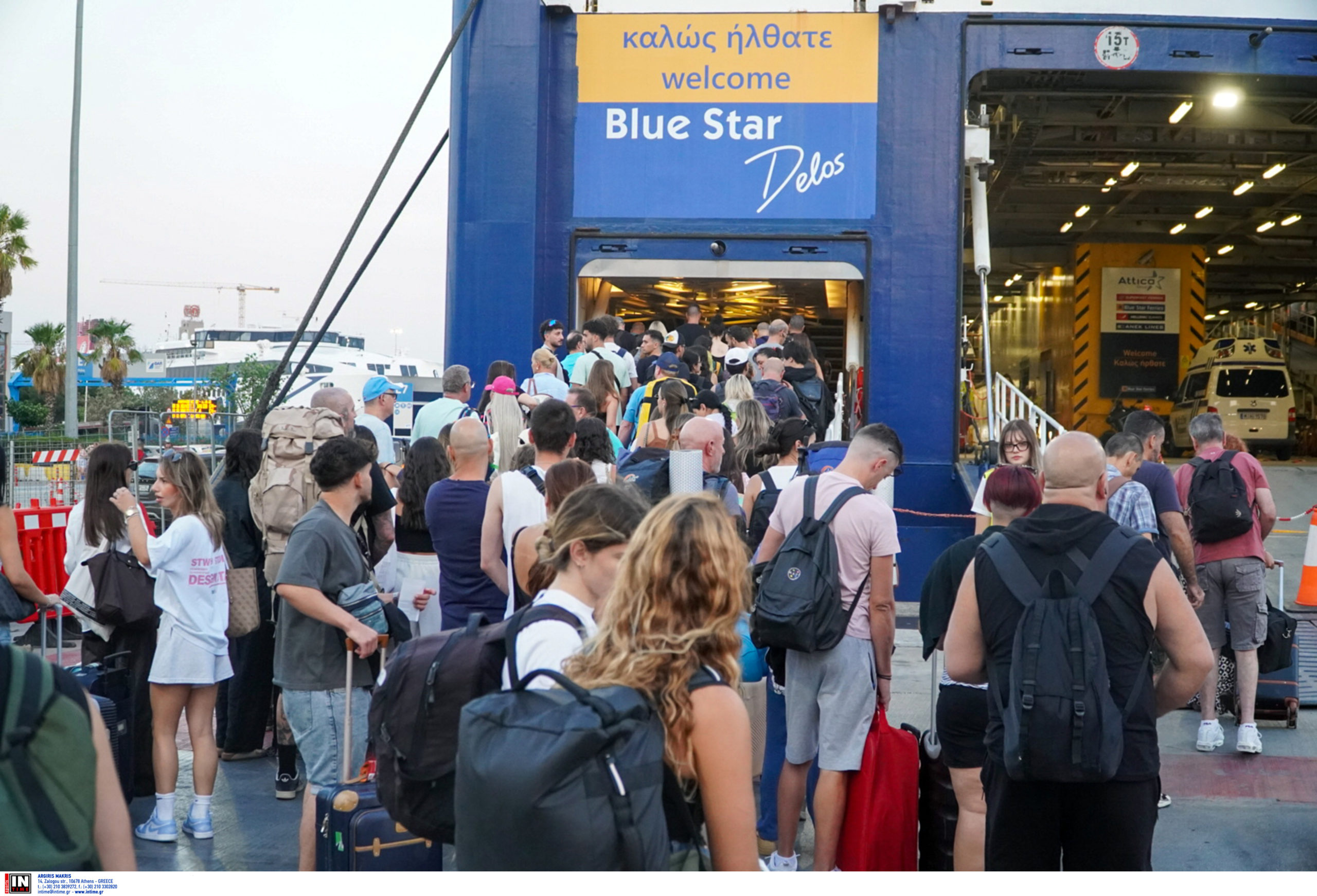 Με γεμάτα πλοία η έξοδος των εκδρομέων του Δεκαπενταύγουστου: Δεκάδες δρομολόγια από Πειραιά, Λαύριο και Ραφήνα