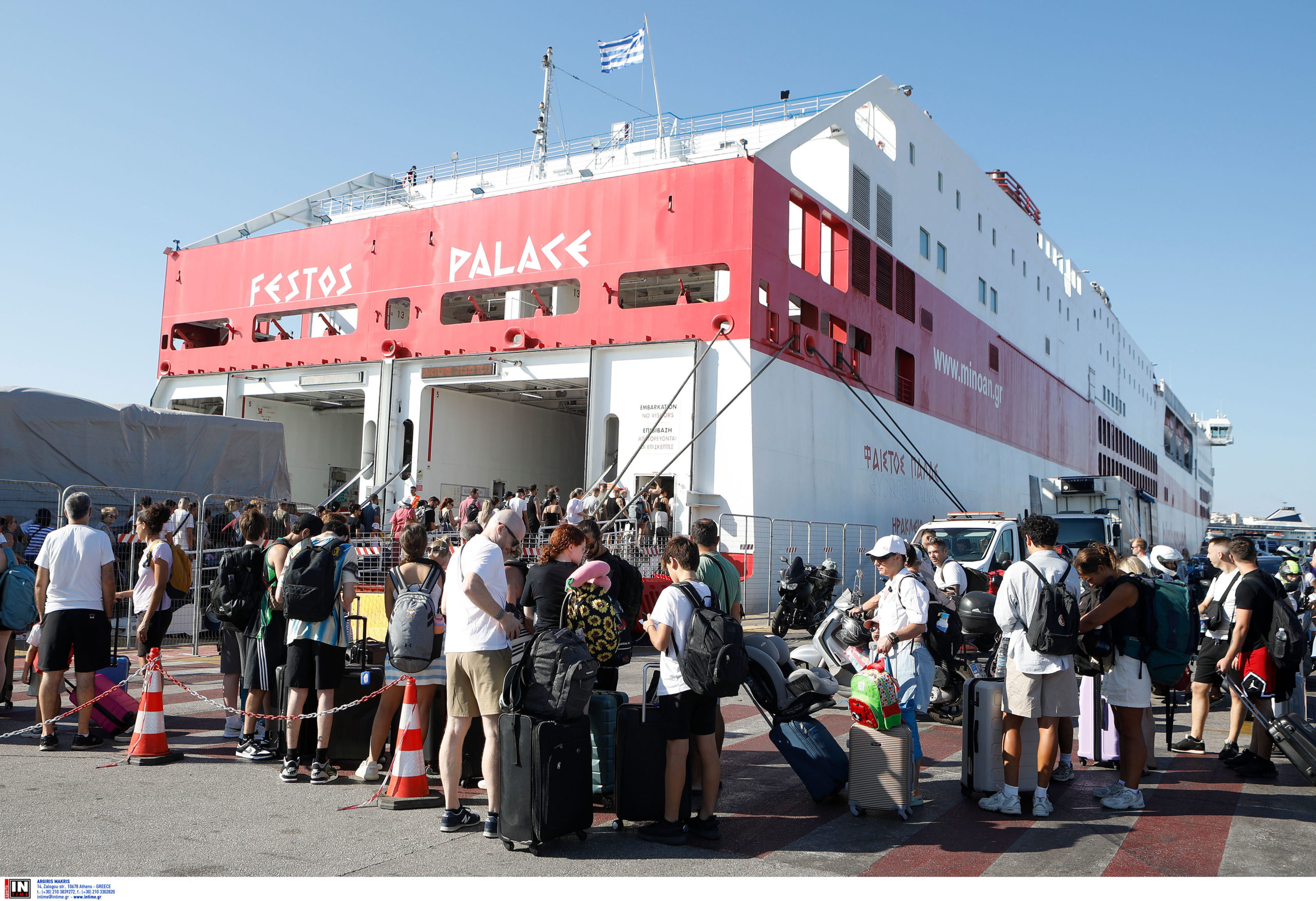 Σε εξέλιξη το πρώτο μεγάλο κύμα των αδειούχων του Αυγούστου – Σαλπάρουν γεμάτα τα πλοία