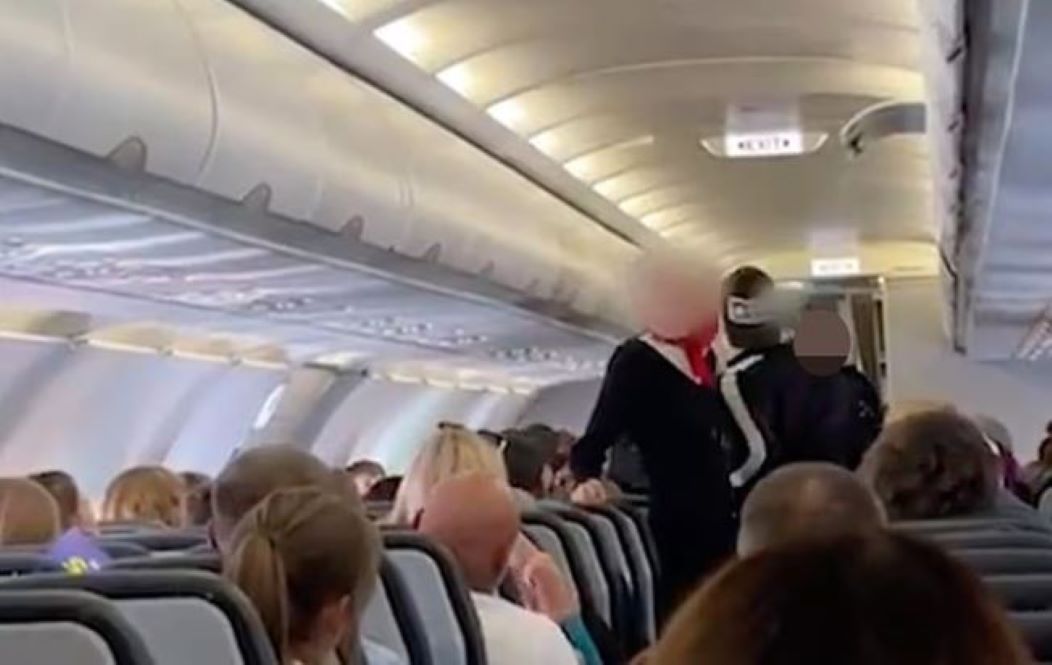 Πτήση προς Κρήτη αναγκάστηκε να επιστρέψει στο Λονδίνο έπειτα από επεισόδιο με μεθυσμένους επιβάτες – Αρνούνταν να σταματήσουν το άτμισμα