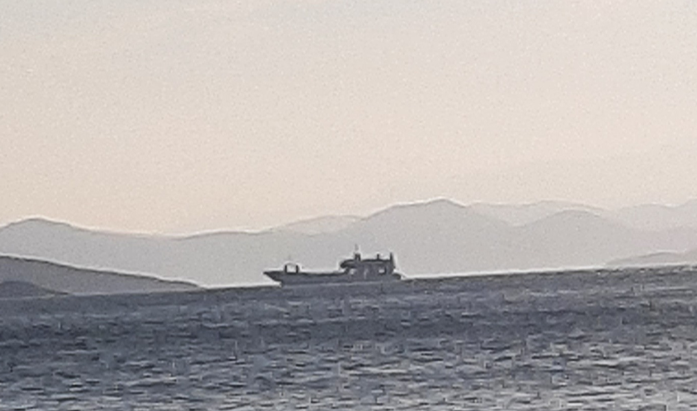 φέρι μποτ που προσάραξε σε ξέρα στα Νέα Στύρα