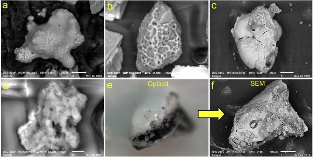 Σωματίδια γυαλιού τήξης από πρόσκρουση που βρέθηκαν στους πυρήνες του Μπάφιν. Φωτογραφία: Moore et al., PLOS One, 2025