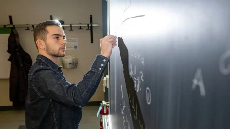 Αστρονομία: Έρευνα Έλληνα φοιτητή που χρηματοδοτήθηκε από τη NASA αποκαλύπτει δύο αρχαίους γαλαξίες