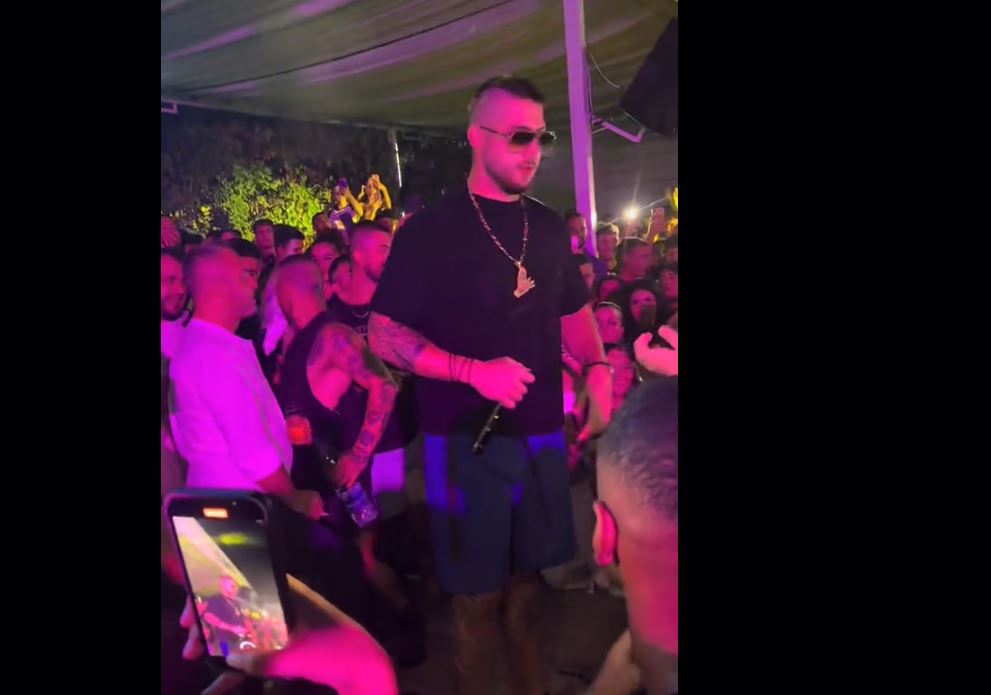 Rack: Έξαλλος ο τράπερ με ανήλικο που έπινε αλκοόλ σε live του – «Θα πας νοσοκομείο»