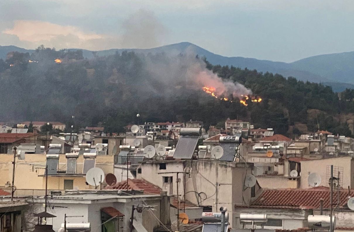 Φωτιά σε δασική έκταση στις Σέρρες – Μήνυμα από το 112 για ετοιμότητα