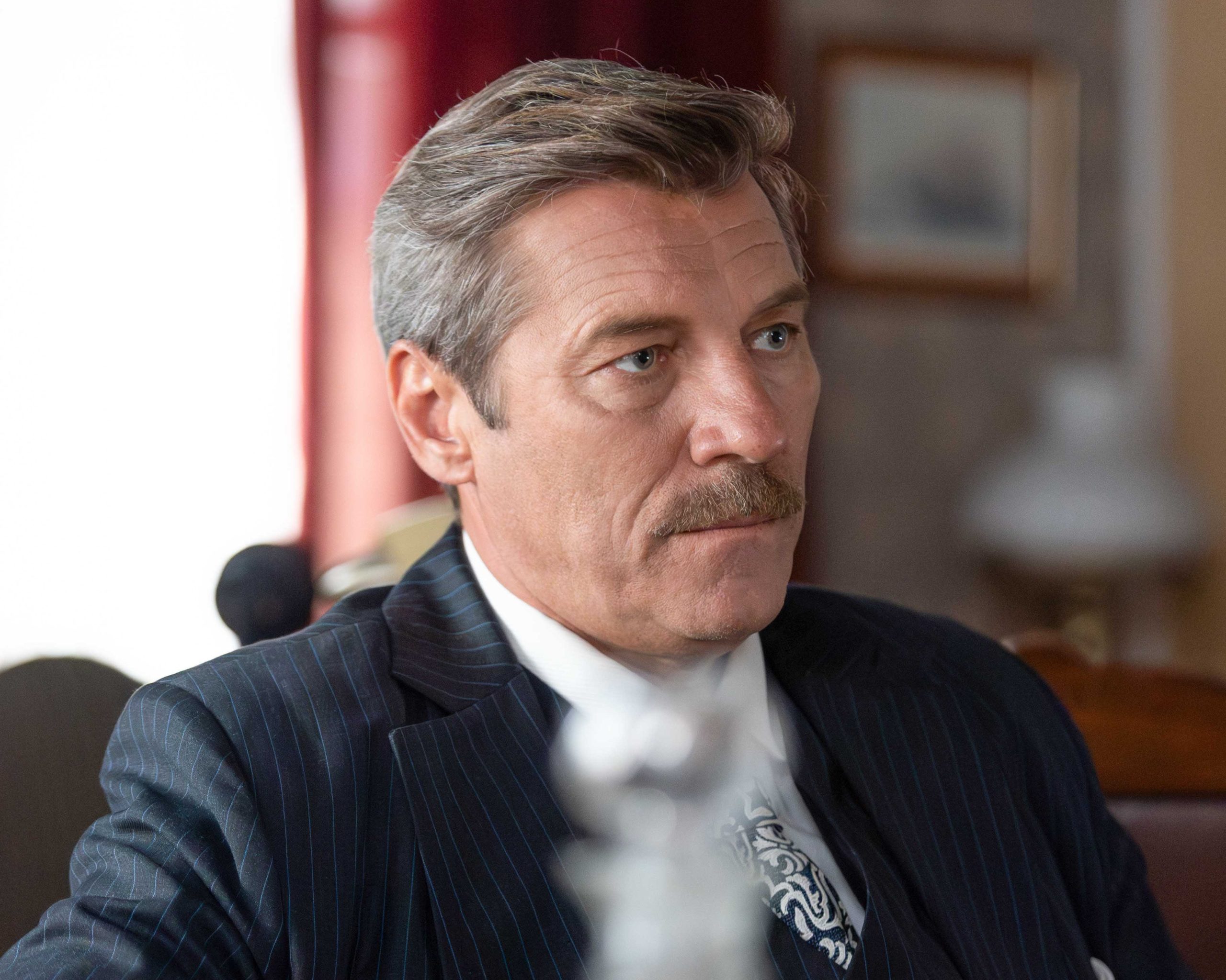 Γιάννης Στάνκογλου: Γίνεται ο Γεράσιμος Χατζημήτρος και ανατρέπει τα πάντα στο Grand Hotel