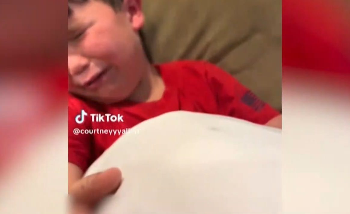 «Ήθελα να την παντρευτώ»: Η επική αντίδραση 4χρονου όταν έμαθε ότι η Τέιλορ Σουίφτ αρραβωνιάστηκε – ΒΙΝΤΕΟ