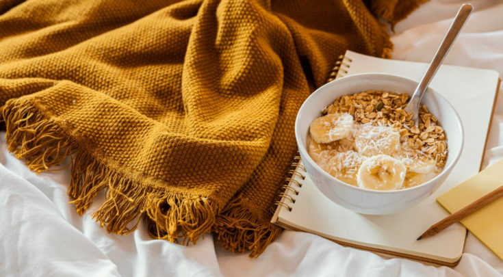 Ύπνος: 5 τροφές για να μειώσετε τα επίπεδα κορτιζόλης το βράδυ και να κοιμηθείτε καλά