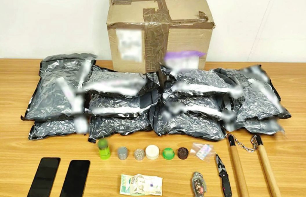 Διεθνές ένταλμα σύλληψης για Έλληνα τράπερ – Κατηγορείται για εισαγωγή ναρκωτικών από τις ΗΠΑ