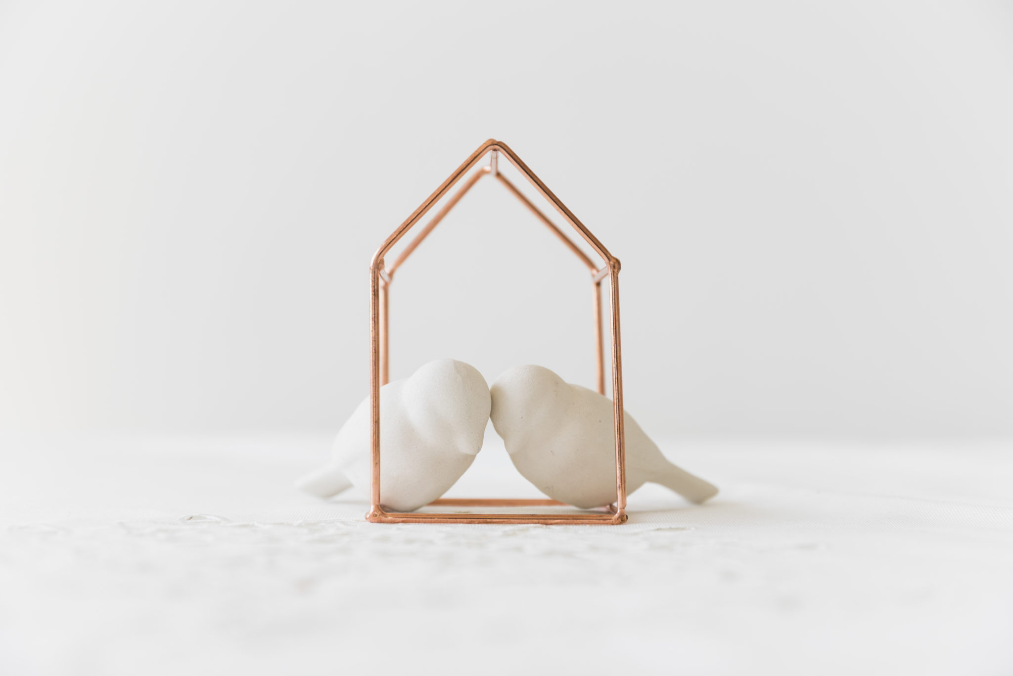 Μινιμαλισμός και ψυχική υγεία: Πώς καθαρίζει το μυαλό και φέρνει ηρεμία με 7 απροσδόκητους τρόπους