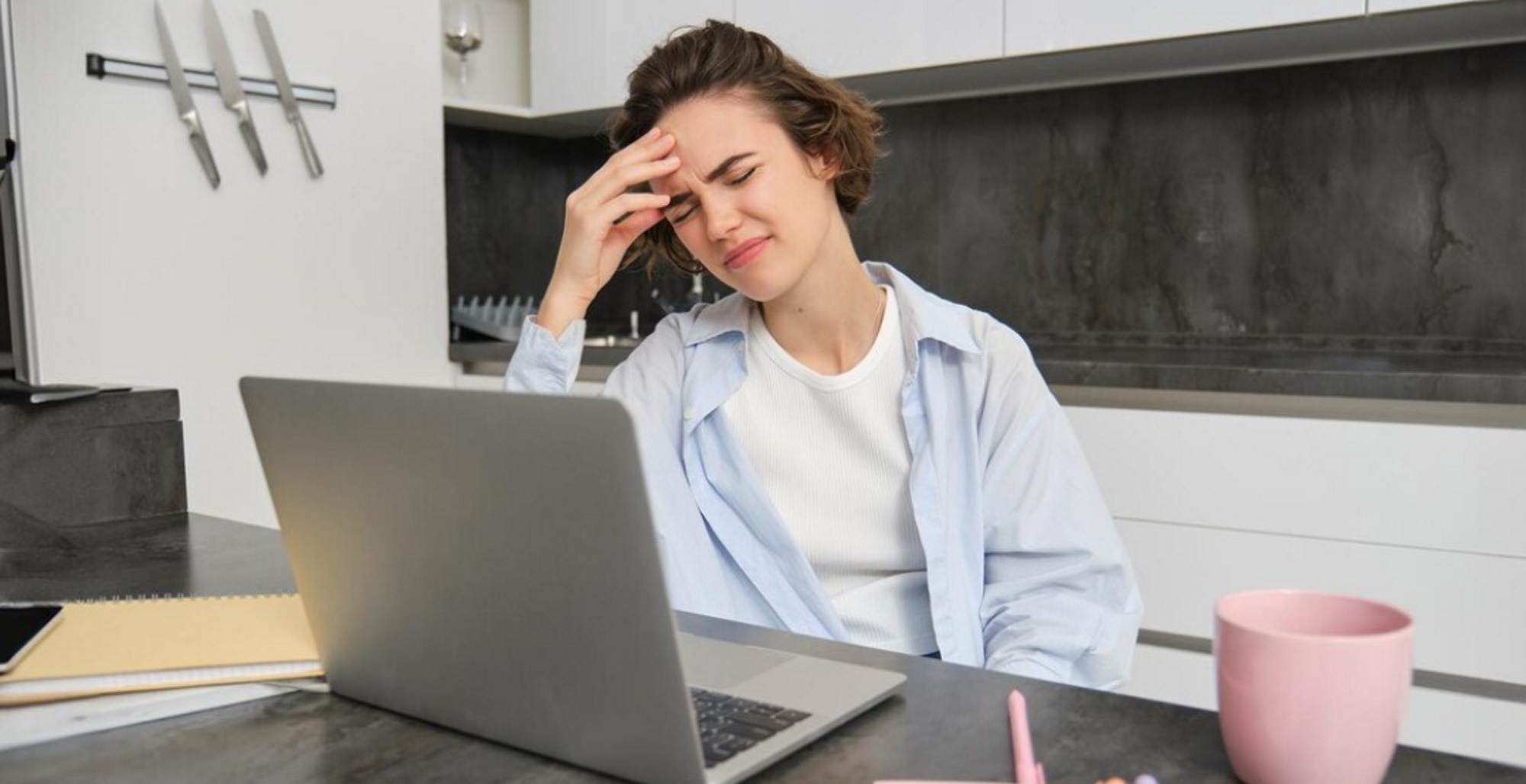 Γυναίκα 22 ετών έμεινε παράλυτη μετά από ένα δυνατό πονοκέφαλο - «Μπορούσα μόνο να ανοιγοκλείσω τα μάτια μου»