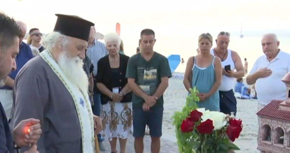 Χαλκιδική: Ένας χρόνος από το δυστύχημα σε λούνα παρκ – Σε κλίμα οδύνης το μνημόσυνο του 19χρονου