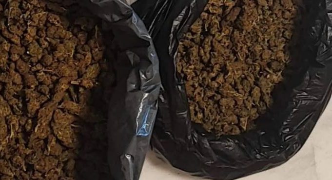 Χανιά: Πάνω από 7 κιλά κάνναβης εντοπίστηκαν σε επιχείρηση της ΕΛ.ΑΣ. – Τραυματίστηκαν αστυνομικοί – ΦΩΤΟ