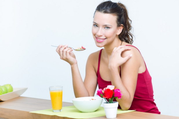 Γυναίκα αποκαλύπτει τους 5 τρόπους με τους οποίους η πρωτεΐνη την βοήθησε στην απώλεια βάρους - «Έτσι θα ενεργοποιήσετε τον μεταβολισμό σας»