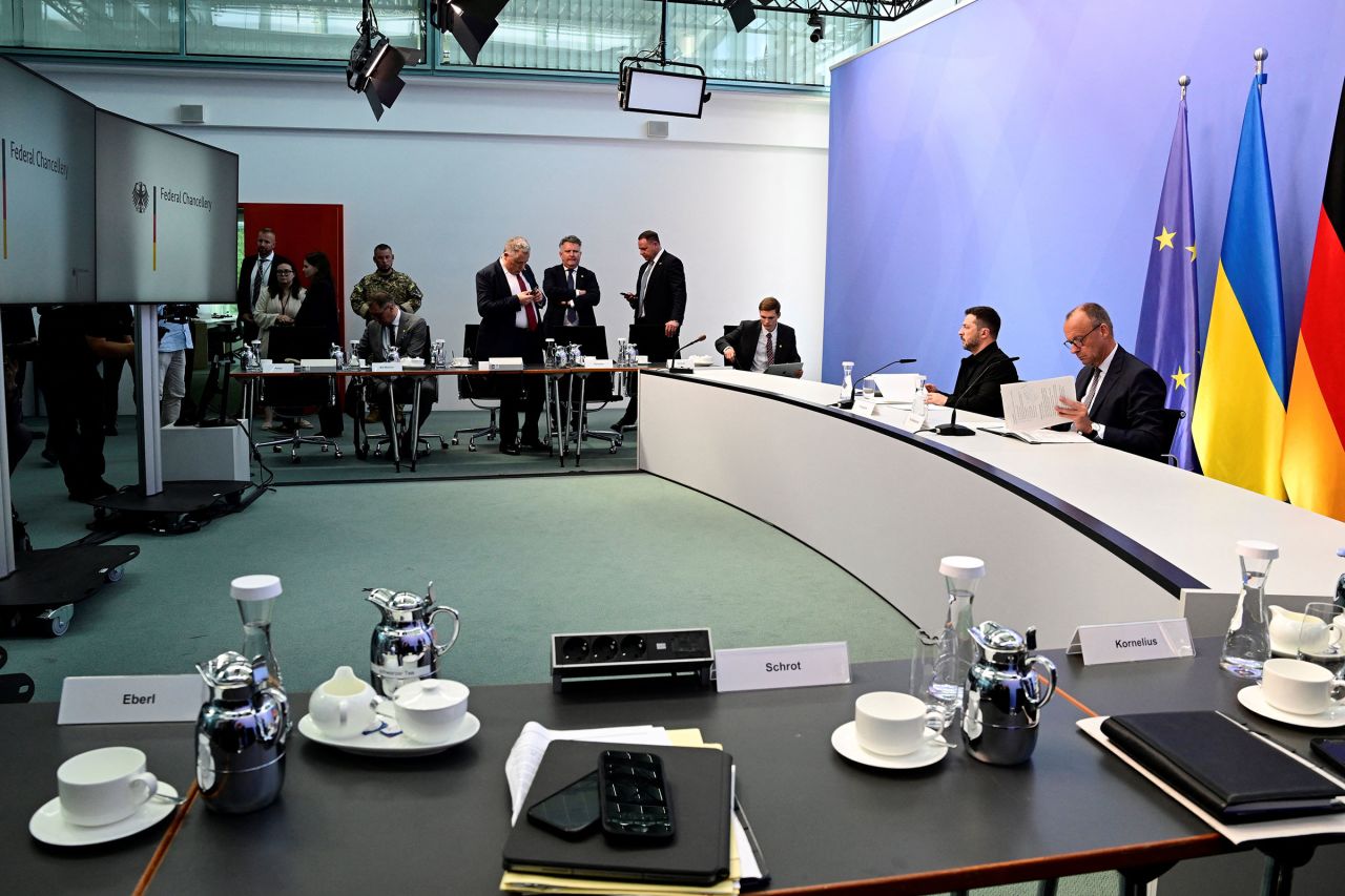 Βερολίνο: Ολοκληρώθηκε η τηλεδιάσκεψη των Ευρωπαίων με τον Τραμπ – Οι δηλώσεις Μακρόν, Μερτς και Ζελένσκι