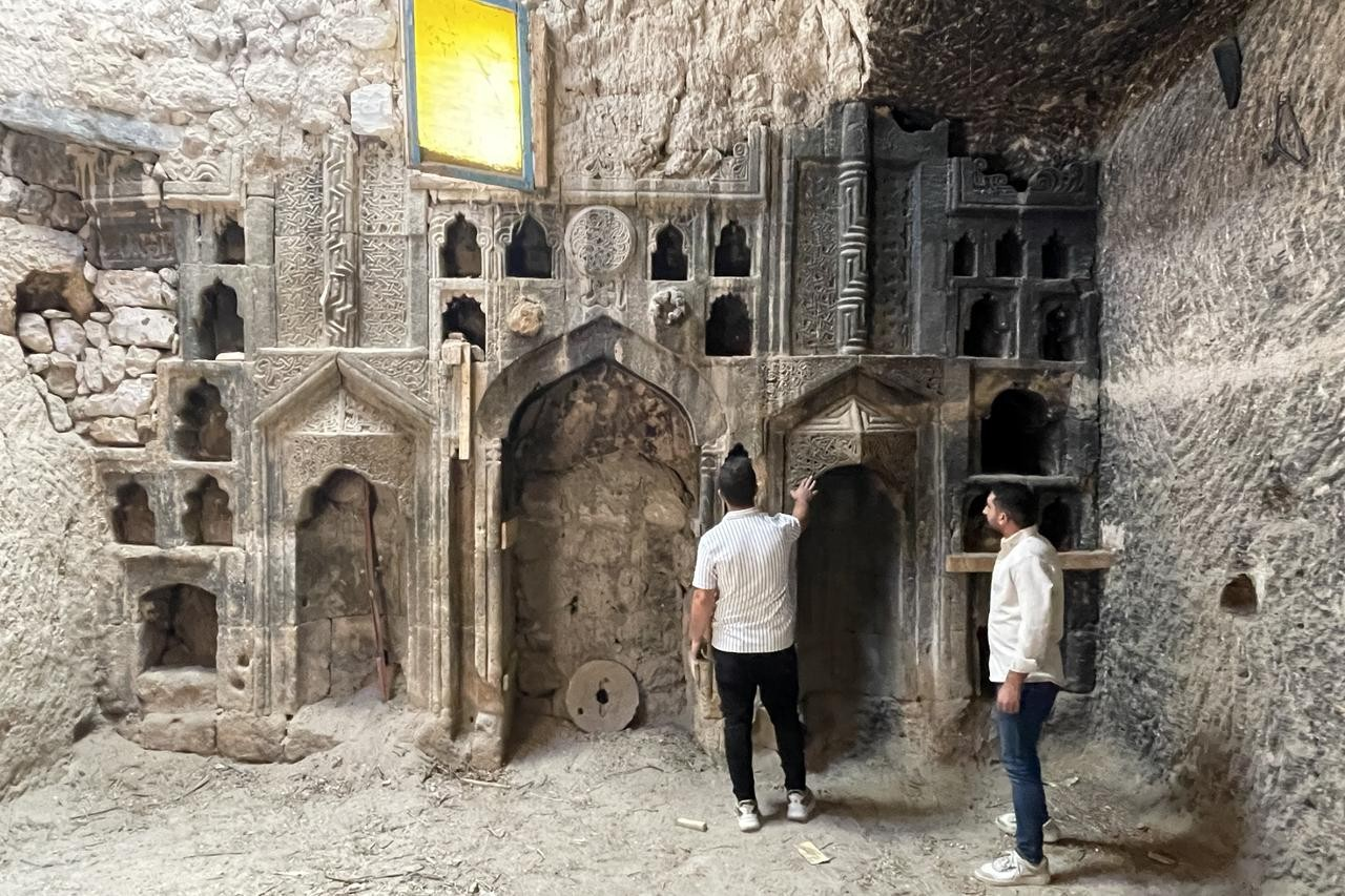 Ιστορικοί τέχνης ανακάλυψαν έναν λατρευτικό χώρο 600 ετών που φαίνεται ν' ανάγεται στον Τουρκό - Ισλαμικό πολιτισμό, στο εσωτερικό ενός πετρόχτιστου αποθηκευτικού χώρου ξυλείας στην Ιργκίπ (Προκόπι) της Νεάπολης (Νεβσεχίρ). Φωτογραφία: ΑΑ