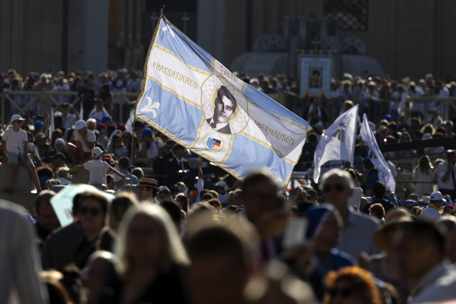 Κάρλο Ακούτις