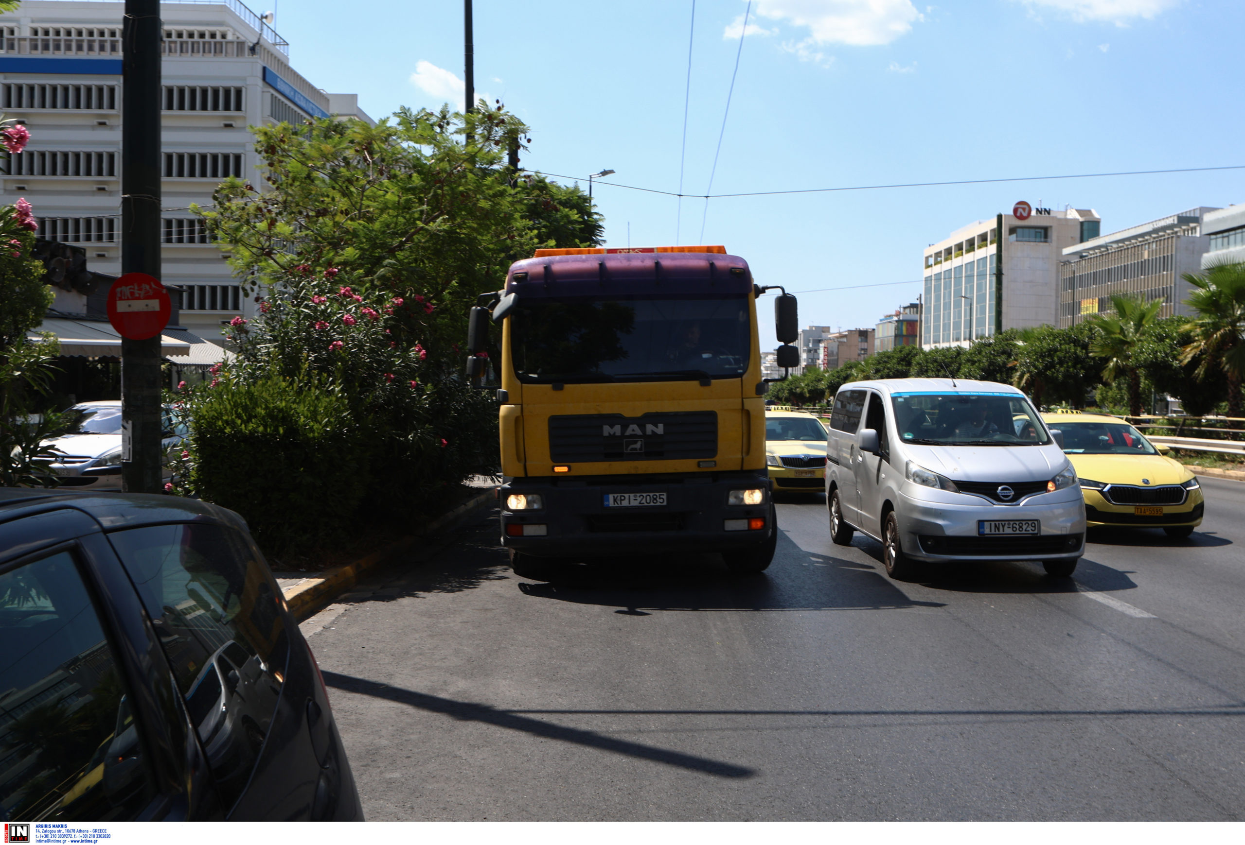 ΣΥΓΚΡΟΥΣΗ ΑΣΤΙΚΟΥ ΛΕΩΦΟΡΕΙΟΥ ΜΕ ΓΕΡΑΝΟ ΣΤΗ ΛΕΩΦΟΡΟ ΣΥΓΓΡΟΥ