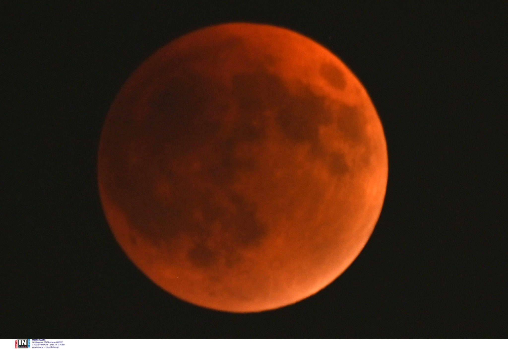 Ολική έκλειψη Σελήνης ματωμένο φεγγάρι