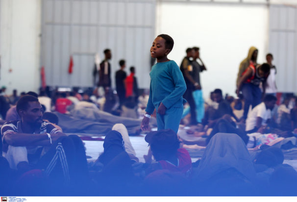 Αγυιά, μετανάστες