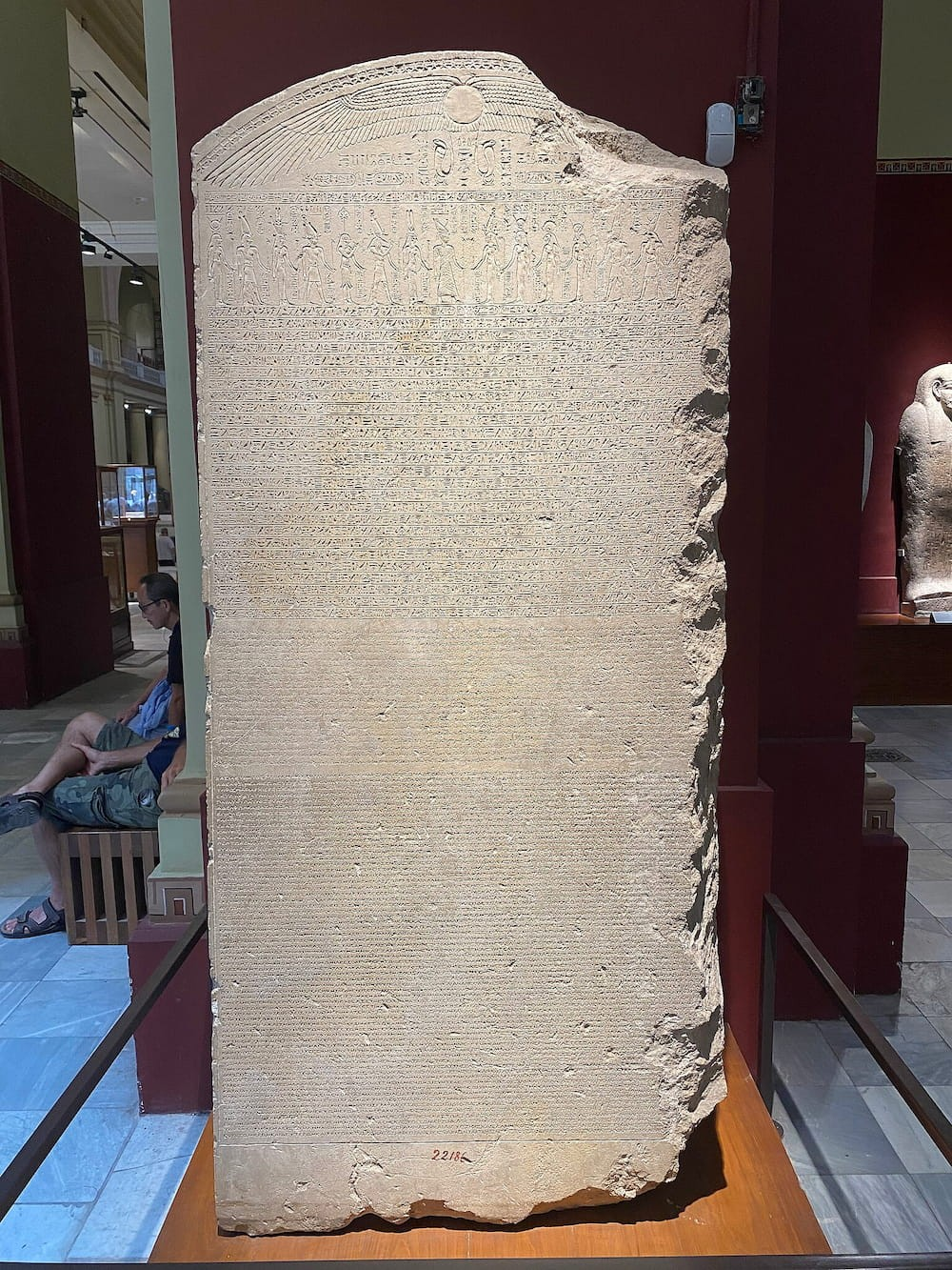 Η στήλη που ανακάλυψε ο Lepsius το 1866 μαζί με το Κανώπειο Διάταγμα, στο Μουσείο του Καΐρου. Φωτογραφία: 𐰇𐱅𐰚𐰤 / Wikimedia Commons