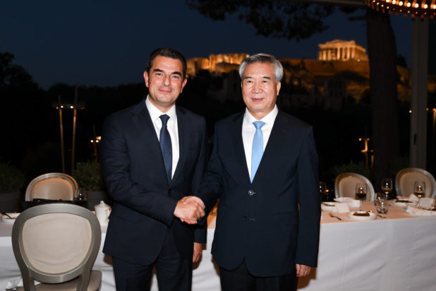 Κώστας Σκρέκας: Συναντήθηκε με αντιπροσωπεία του Κομμουνιστικού Κόμματος της Κίνας